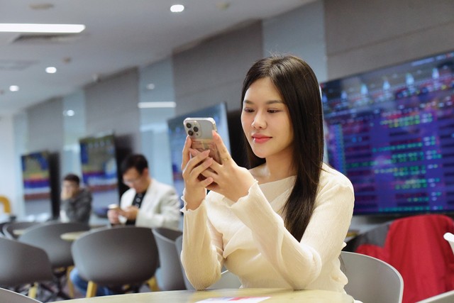 Đầu tư cổ phiếu dù trực tiếp hay gián tiếp đều có ý nghĩa quan trọng, góp phần phát triển doanh nghiệp và kinh tế đất nước Đầu tư cổ phiếu dù trực tiếp hay gián tiếp đều có ý nghĩa quan trọng, góp phần phát triển doanh nghiệp và kinh tế đất nước