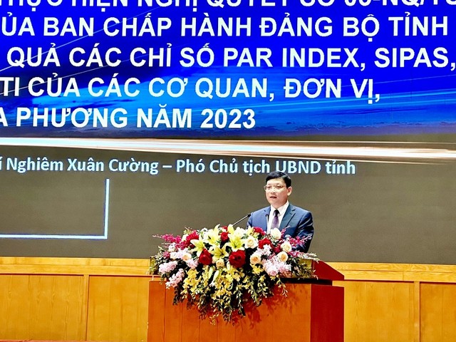 Ông Nghiêm Xuân Cường, Phó Chủ tịch UBND tỉnh Quảng Ninh, báo cáo kết quả thực hiện sau 3 năm thực hiện nghị quyết số 05-NQ/TU và đánh giá kết quả các Chỉ số PAR INDEX, SIPAS, DDCI, DGI, DTI của các cơ quan, đơn vị, địa phương năm 2023. Ông Nghiêm Xuân Cường, Phó Chủ tịch UBND tỉnh Quảng Ninh, báo cáo kết quả thực hiện sau 3 năm thực hiện nghị quyết số 05-NQ/TU và đánh giá kết quả các Chỉ số PAR INDEX, SIPAS, DDCI, DGI, DTI của các cơ quan, đơn vị, địa phương năm 2023.