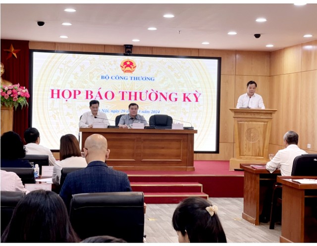 Bộ Công Thương thông tin với báo chí tình hình sản xuất công nghiệp, thương mại quý I/2024. Bộ Công Thương thông tin với báo chí tình hình sản xuất công nghiệp, thương mại quý I/2024.