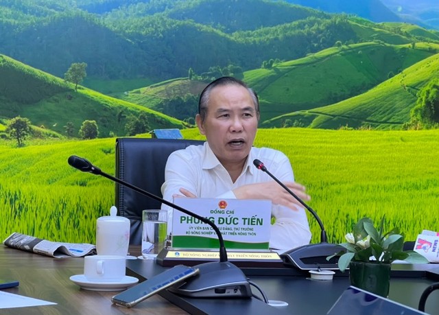 Thứ trưởng Bộ Nông nghiệp và Phát triển nông thôn Phùng Đức Tiến chia sẻ tại họp báo. Thứ trưởng Bộ Nông nghiệp và Phát triển nông thôn Phùng Đức Tiến chia sẻ tại họp báo.