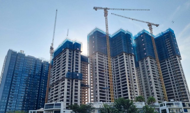 Tính đến cuối tháng 3, các Tháp S2, S3, S4 tại Sunshine Sky City đã hoàn thành thi công phần hầm, đang triển khai phần thân đến tầng 36. Tính đến cuối tháng 3, các Tháp S2, S3, S4 tại Sunshine Sky City đã hoàn thành thi công phần hầm, đang triển khai phần thân đến tầng 36.