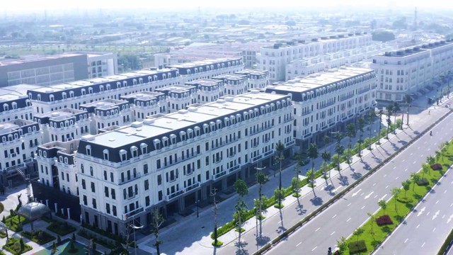 Sunshine Capital Tay Thang Long được hưởng vị trí đắc địa cùng hạ tầng phát triển tại cửa ngõ phía Tây Thủ Đô. Sunshine Capital Tay Thang Long được hưởng vị trí đắc địa cùng hạ tầng phát triển tại cửa ngõ phía Tây Thủ Đô.