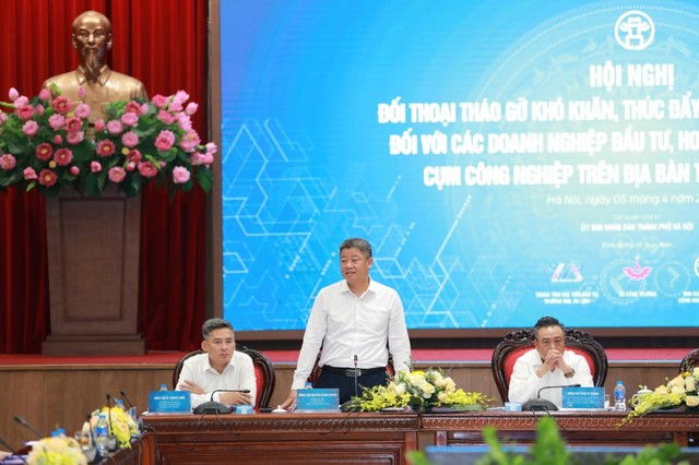 Lãnh đạo Thành phố chủ trì hội nghị. Lãnh đạo Thành phố chủ trì hội nghị.