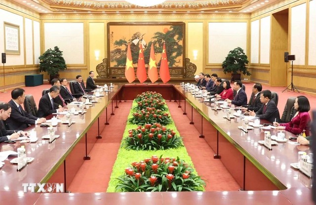 Chuyến thăm nhằm trao đổi, thúc đẩy toàn diện hợp tác giữa hai Đảng, hai nước trên tất cả các lĩnh vực theo 6 phương hướng hợp tác lớn. (Ảnh: TTXVN) Chuyến thăm nhằm trao đổi, thúc đẩy toàn diện hợp tác giữa hai Đảng, hai nước trên tất cả các lĩnh vực theo 6 phương hướng hợp tác lớn. (Ảnh: TTXVN)