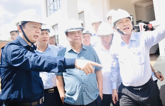 Phó Thủ tướng Trần Hồng Hà (bìa trái) và lãnh đạo Bộ NN&PTNT, tỉnh Tiền Giang khảo sát các công trình thủy lợi tại vùng ven biển Tiền Giang Phó Thủ tướng Trần Hồng Hà (bìa trái) và lãnh đạo Bộ NN&PTNT, tỉnh Tiền Giang khảo sát các công trình thủy lợi tại vùng ven biển Tiền Giang