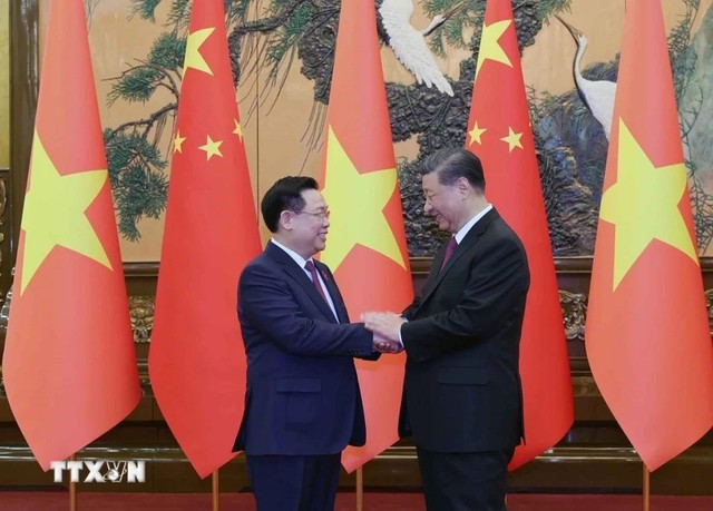 Chủ tịch Quốc hội Vương Đình Huệ và Tổng Bí thư, Chủ tịch nước Trung Quốc Tập Cận Bình. (Ảnh: TTXVN) Chủ tịch Quốc hội Vương Đình Huệ và Tổng Bí thư, Chủ tịch nước Trung Quốc Tập Cận Bình. (Ảnh: TTXVN)