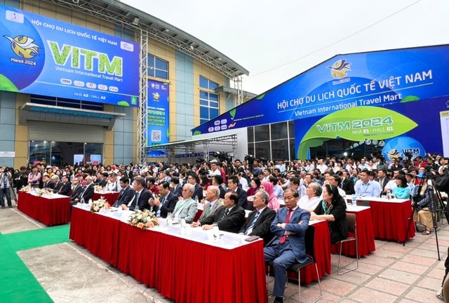 VITM Hà Nội 2024 có sự tham gia của trên 700 doanh nghiệp từ 55 tỉnh, thành phố của Việt Nam và 16 quốc gia, vùng lãnh thổ. (Ảnh: Mai Mai)