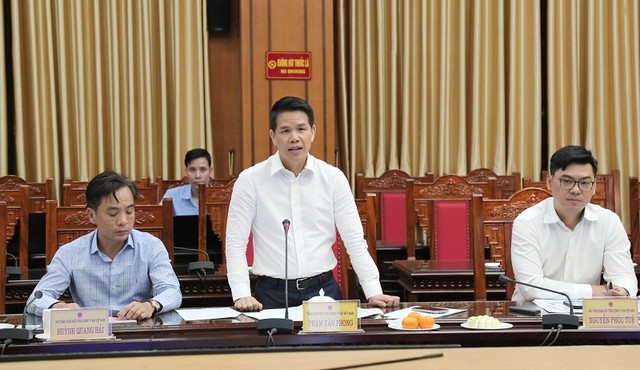 Tổng giám đốc Tổng Công ty Khí Việt Nam Phạm Văn Phong phát biểu đề xuất dự án Tổng giám đốc Tổng Công ty Khí Việt Nam Phạm Văn Phong phát biểu đề xuất dự án