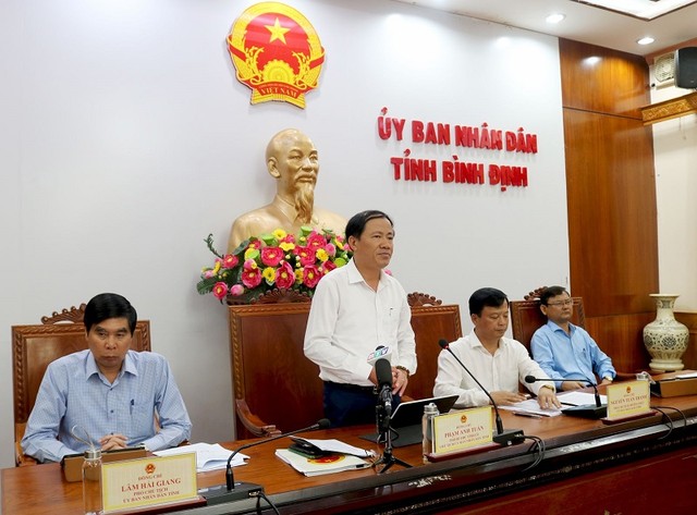 Ông Phạm Anh Tuấn, Chủ tịch UBND tỉnh Bình Định giao nhiệm vụ cho các sở, ngành...tại Hội nghị đánh giá tình hình kinh tế - xã hội quý I và nhiệm vụ trọng tâm quý II/2024. Ảnh: Kim Loan. Ông Phạm Anh Tuấn, Chủ tịch UBND tỉnh Bình Định giao nhiệm vụ cho các sở, ngành...tại Hội nghị đánh giá tình hình kinh tế - xã hội quý I và nhiệm vụ trọng tâm quý II/2024. Ảnh: Kim Loan.