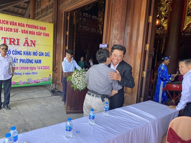 Ông Đăng Phước Thành - Chủ tế tiếp đón đại biểu về dự Lễ