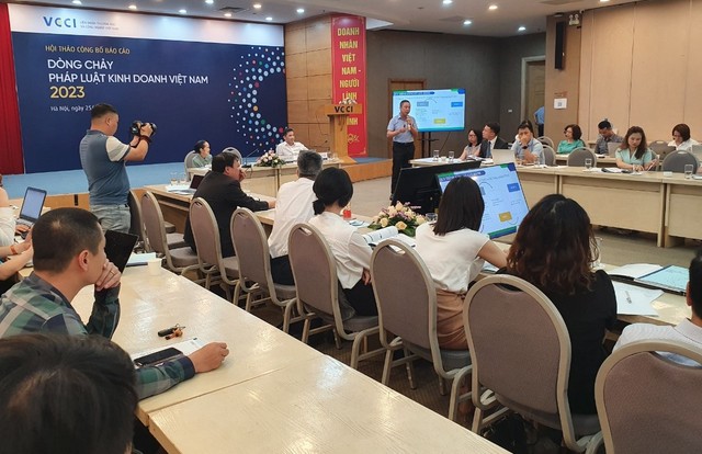 Ông Bạch Quốc Thắng, Phó chủ tịch Hiệp hội sản xuất và kinh doanh thuốc thú y phát biểu tại Hội thảo công bố Báo cáo Dòng chảy pháp luật kinh doanh Việt Nam 2023 Ông Bạch Quốc Thắng, Phó chủ tịch Hiệp hội sản xuất và kinh doanh thuốc thú y phát biểu tại Hội thảo công bố Báo cáo Dòng chảy pháp luật kinh doanh Việt Nam 2023