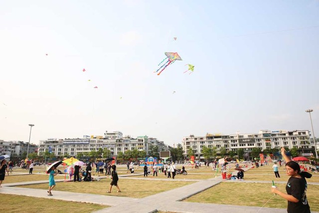 Lễ hội thu hút sự tham gia của nhiều người dân, du khách. Ảnh: Quảng Ninh Portal Lễ hội thu hút sự tham gia của nhiều người dân, du khách. Ảnh: Quảng Ninh Portal