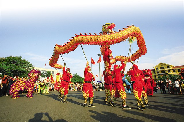 Văn hóa là nền móng căn bản, là nguồn lực chiến lược để Việt Nam “cất cánh” Văn hóa là nền móng căn bản, là nguồn lực chiến lược để Việt Nam “cất cánh”