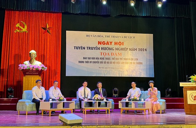 Tọa đàm “Đào tạo văn hoá nghệ thuật, thể dục thể thao và du lịch trong thời kỳ chuyển đổi số và cơ hội việc làm sau khi ra trường”. (Ảnh: Nguyễn Linh) Tọa đàm “Đào tạo văn hoá nghệ thuật, thể dục thể thao và du lịch trong thời kỳ chuyển đổi số và cơ hội việc làm sau khi ra trường”. (Ảnh: Nguyễn Linh)