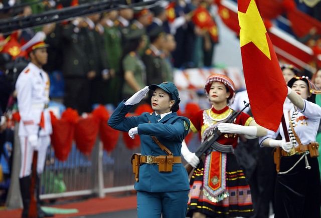 Khối nữ Dân quân các dân tộc Tây Bắc.