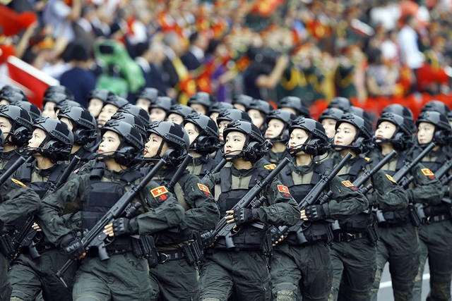 Khối nữ sĩ quan Cảnh sát cơ động.