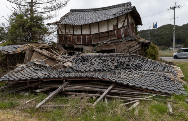 Ngôi nhà gỗ bỏ hoang bị sập một phần ở Tambasasayama, Nhật Bản vào ngày 5/04/2023. Ảnh: Getty Images Ngôi nhà gỗ bỏ hoang bị sập một phần ở Tambasasayama, Nhật Bản vào ngày 5/04/2023. Ảnh: Getty Images