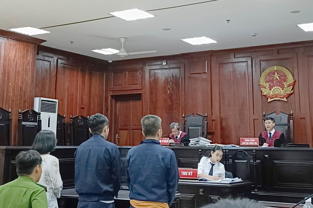 Các bị cáo tại toà.