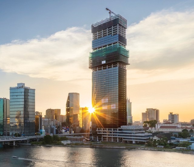 Marina Central Tower thời điểm cất nóc Marina Central Tower thời điểm cất nóc