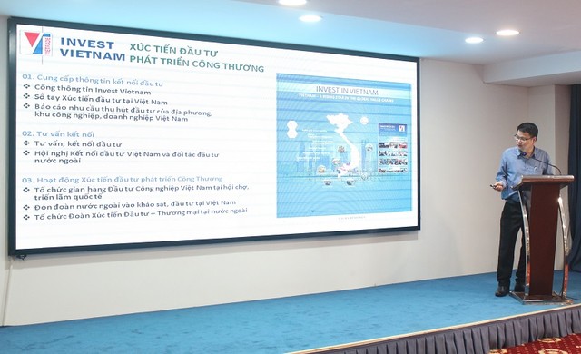 Đại diện Cục Xúc tiến thương mại (Bộ Công Thương) giới thiệu chung về các hoạt động xúc tiến đầu tư của Cục Xúc tiến thương mại. Ảnh Minh Hương