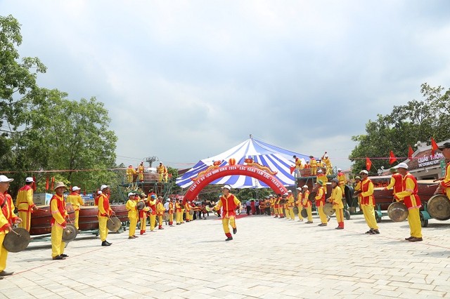 Đội trống nhảy biểu diễn tại Tuần du lịch. Ảnh: Minh Đường