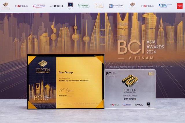 Kỷ niệm chương Top 10 chủ đầu tư hàng đầu Việt Nam trao cho Sun Group Kỷ niệm chương Top 10 chủ đầu tư hàng đầu Việt Nam trao cho Sun Group
