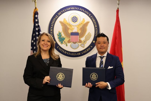 Đại diện lãnh đạo DFC và SeABank ký kết Biên bản ghi nhớ giải ngân đầu tiên trị giá 200 triệu USD ngày 31/01/2023 tại Washington. Đại diện lãnh đạo DFC và SeABank ký kết Biên bản ghi nhớ giải ngân đầu tiên trị giá 200 triệu USD ngày 31/01/2023 tại Washington.