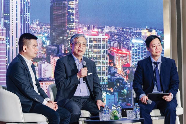 PGS.TS Trần Đình Thiên (giữa) thảo luận cùng các chuyên gia về khu Đông - vùng động lực mới của TP.HCM PGS.TS Trần Đình Thiên (giữa) thảo luận cùng các chuyên gia về khu Đông - vùng động lực mới của TP.HCM