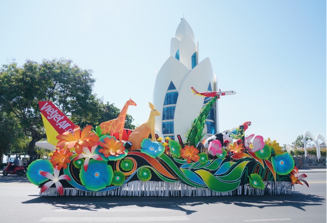 Một thế giới tràn ngập màu xanh, nơi tất cả chúng ta cùng chung sống, hoà bình và hạnh phúc, cùng khám phá những điểm đến hấp dẫn khắp toàn cầu là thông điệp được Vietjet mang tới lễ hội năm nay