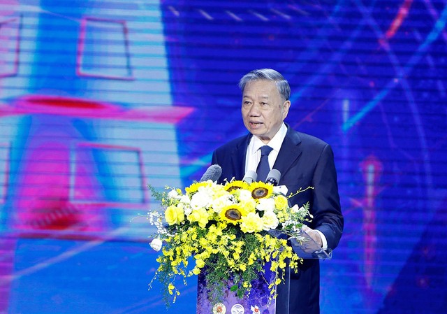 Chủ tịch nước Tô Lâm gửi đến các thế hệ nhà báo, người làm báo, công chúng báo chí trong và ngoài nước những tình cảm thân thiết, lời thăm hỏi ân cần, lời chúc mừng tốt đẹp nhất của Tổng Bí thư Nguyễn Phú Trọng. (Ảnh: Đức Thanh)