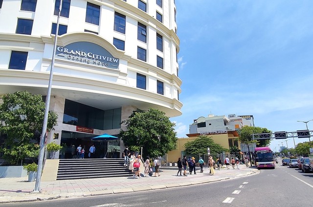 Đoàn khách Hàn Quốc đang lưu trú tại một cơ cở khách sạn tại quận Hải Châu. Đoàn khách Hàn Quốc đang lưu trú tại một cơ cở khách sạn tại quận Hải Châu.