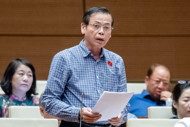 Đại biểu Trần Hữu Hậu (đoàn Tây Ninh) Đại biểu Trần Hữu Hậu (đoàn Tây Ninh)