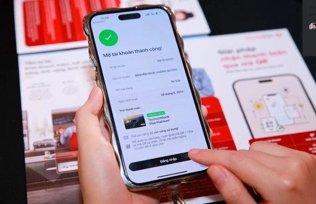 Khách tham dự sự kiện trải nghiệm mở mới tài khoản thanh toán tối ưu cho nhà bán hàng.