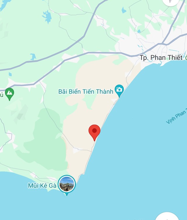 Với chiều dài hơn 20 km bắt đầu từ TP. Phan Thiết về Mũi Kê Gà, con đường Lạc Long Quân được kỳ vọng là thiên đường nghỉ dưỡng thứ hai của tỉnh Bình Thuận sau Mũi Né. Thế nhưng, kỳ vọng ấy giờ đây đang tạo thành sự thất vọng. Với chiều dài hơn 20 km bắt đầu từ TP. Phan Thiết về Mũi Kê Gà, con đường Lạc Long Quân được kỳ vọng là thiên đường nghỉ dưỡng thứ hai của tỉnh Bình Thuận sau Mũi Né. Thế nhưng, kỳ vọng ấy giờ đây đang tạo thành sự thất vọng.