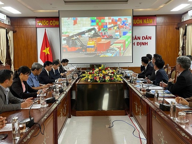 Bình Định giới thiệu các lĩnh vực đang kêu gọi đâu tư đến với đoàn doanh nghiệp Hàn Quốc. Ảnh: IPC Bình Định. Bình Định giới thiệu các lĩnh vực đang kêu gọi đâu tư đến với đoàn doanh nghiệp Hàn Quốc. Ảnh: IPC Bình Định.