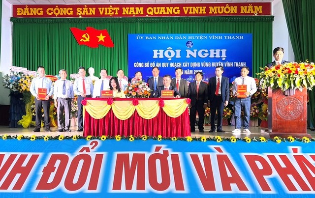 UBND huyện Vĩnh Thạnh ký kết biên bản ghi nhớ hợp tác với Công ty cổ phần Xây dựng Sài Gòn. UBND huyện Vĩnh Thạnh ký kết biên bản ghi nhớ hợp tác với Công ty cổ phần Xây dựng Sài Gòn.