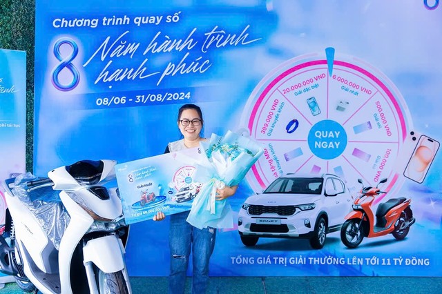Khách hàng Phạm Thị Hồng tại Hải Phòng trúng Giải Nhất – xe máy Honda SH Khách hàng Phạm Thị Hồng tại Hải Phòng trúng Giải Nhất – xe máy Honda SH