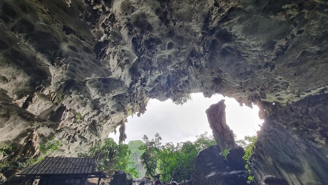 Vẻ đẹp của Hang Trống nằm trong vùng lõi Di sản Vịnh Hạ Long. Ảnh: Thanh Tân