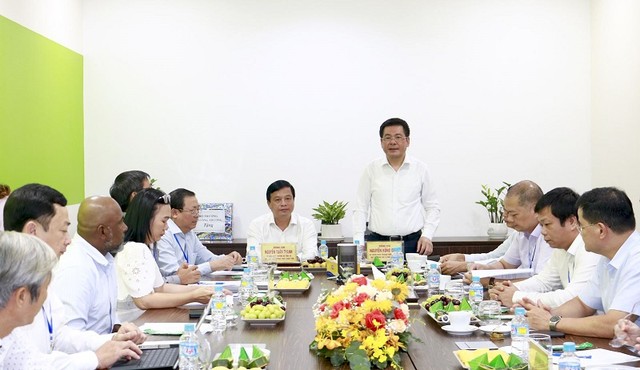 Bộ trưởng Bộ Công Thương Nguyễn Hồng Diên làm việc với Công ty TNHH Delta Galil Việt Nam. Ảnh: Kim Loan. Bộ trưởng Bộ Công Thương Nguyễn Hồng Diên làm việc với Công ty TNHH Delta Galil Việt Nam. Ảnh: Kim Loan.
