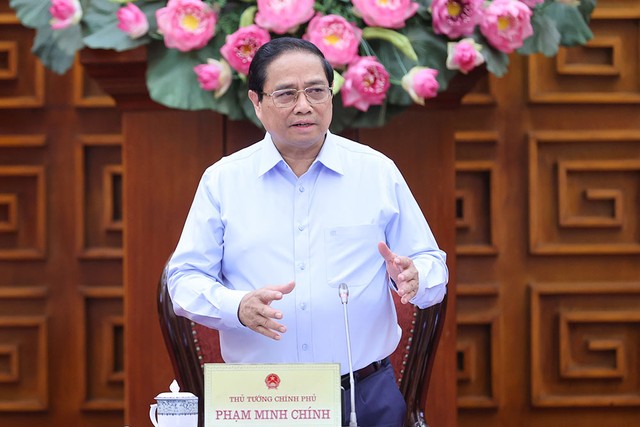 Thủ tướng khẳng định quyết tâm tháo gỡ các vướng mắc tại các văn bản quy phạm pháp luật và nhấn mạnh đây là nhiệm vụ trọng tâm trong tháng 8. Ảnh: Nhật Bắc Thủ tướng khẳng định quyết tâm tháo gỡ các vướng mắc tại các văn bản quy phạm pháp luật và nhấn mạnh đây là nhiệm vụ trọng tâm trong tháng 8. Ảnh: Nhật Bắc