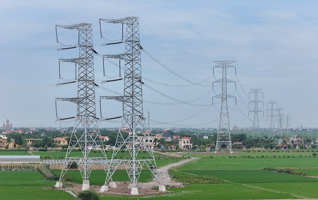 Đường dây 500 kV cung đoạn Nhà máy Nhiệt điện Nam Định 1 - Phố Nối đóng điện thành công. Đường dây 500 kV cung đoạn Nhà máy Nhiệt điện Nam Định 1 - Phố Nối đóng điện thành công.