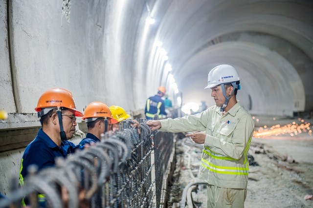 Hiện nay, hầm 1 và hầm 2 cơ bản đã hoàn thành phần xây dựng. Hiện nay, hầm 1 và hầm 2 cơ bản đã hoàn thành phần xây dựng.