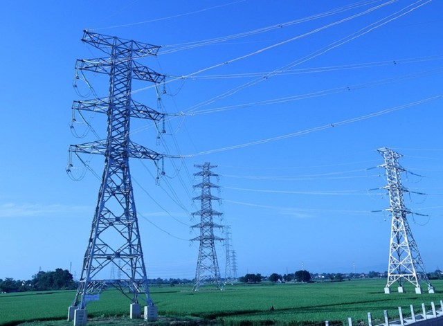 Trong quá trình thi công đường dây 500 kV đã có nhiều kỷ lục được xác lập. Trong quá trình thi công đường dây 500 kV đã có nhiều kỷ lục được xác lập.