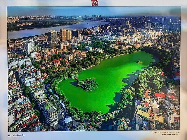 Tác phẩm “Hồ Gươm dấu ấn của lịch sử Thủ đô” (Đào Kim Thanh). Tác phẩm “Hồ Gươm dấu ấn của lịch sử Thủ đô” (Đào Kim Thanh).