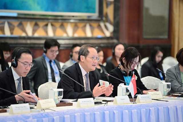 Bộ trưởng Thứ hai Bộ Công nghiệp và Thương mại kiêm Bộ trưởng Nhân lực Singapore, ông Tan See Leng phát biểu tại Hội nghị. Ảnh: MPI Bộ trưởng Thứ hai Bộ Công nghiệp và Thương mại kiêm Bộ trưởng Nhân lực Singapore, ông Tan See Leng phát biểu tại Hội nghị. Ảnh: MPI