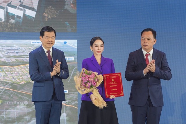 Lãnh đạo tỉnh Đồng Nai trao giấy chứng nhận đầu tư cho Công ty cổ phần Bàu Cạn -Tân Hiệp đầu tư Dự án Khu công nghiệp Bàu Cạn- Tân Hiệp Lãnh đạo tỉnh Đồng Nai trao giấy chứng nhận đầu tư cho Công ty cổ phần Bàu Cạn -Tân Hiệp đầu tư Dự án Khu công nghiệp Bàu Cạn- Tân Hiệp