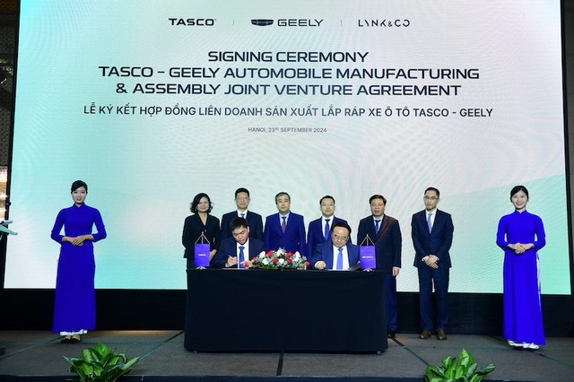 Tasco Auto là nhà phân phối ô tô lớn tại Việt Nam khi có các đại lý là nhà phân phối cho 15 thương hiệu xe thông qua hệ thống 90 showroom trên cả nước.