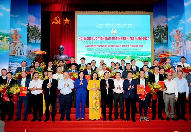 Trên 300.000 tỷ đồng được các tập đoàn, doanh nghiệp trong và ngoài nước cam kết đầu tư vào Bến Tre Trên 300.000 tỷ đồng được các tập đoàn, doanh nghiệp trong và ngoài nước cam kết đầu tư vào Bến Tre