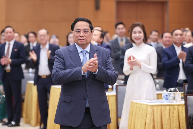 Thủ tướng Phạm Minh Chính tại cuộc gặp mặt các đại diện doanh nghiệp nhân ngày Doanh nhân Việt Nam. Thủ tướng Phạm Minh Chính tại cuộc gặp mặt các đại diện doanh nghiệp nhân ngày Doanh nhân Việt Nam.