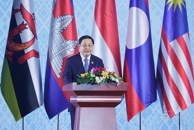 Thủ tướng Lào Sonexay Siphandone phát biểu chào mừng Lãnh đạo các nước ASEAN và các đại biểu tham dự Hội nghị. Ảnh: VGP/Nhật Bắc Thủ tướng Lào Sonexay Siphandone phát biểu chào mừng Lãnh đạo các nước ASEAN và các đại biểu tham dự Hội nghị. Ảnh: VGP/Nhật Bắc